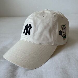 MLB Korea Mega Bear New York Yankees Hat - Cream